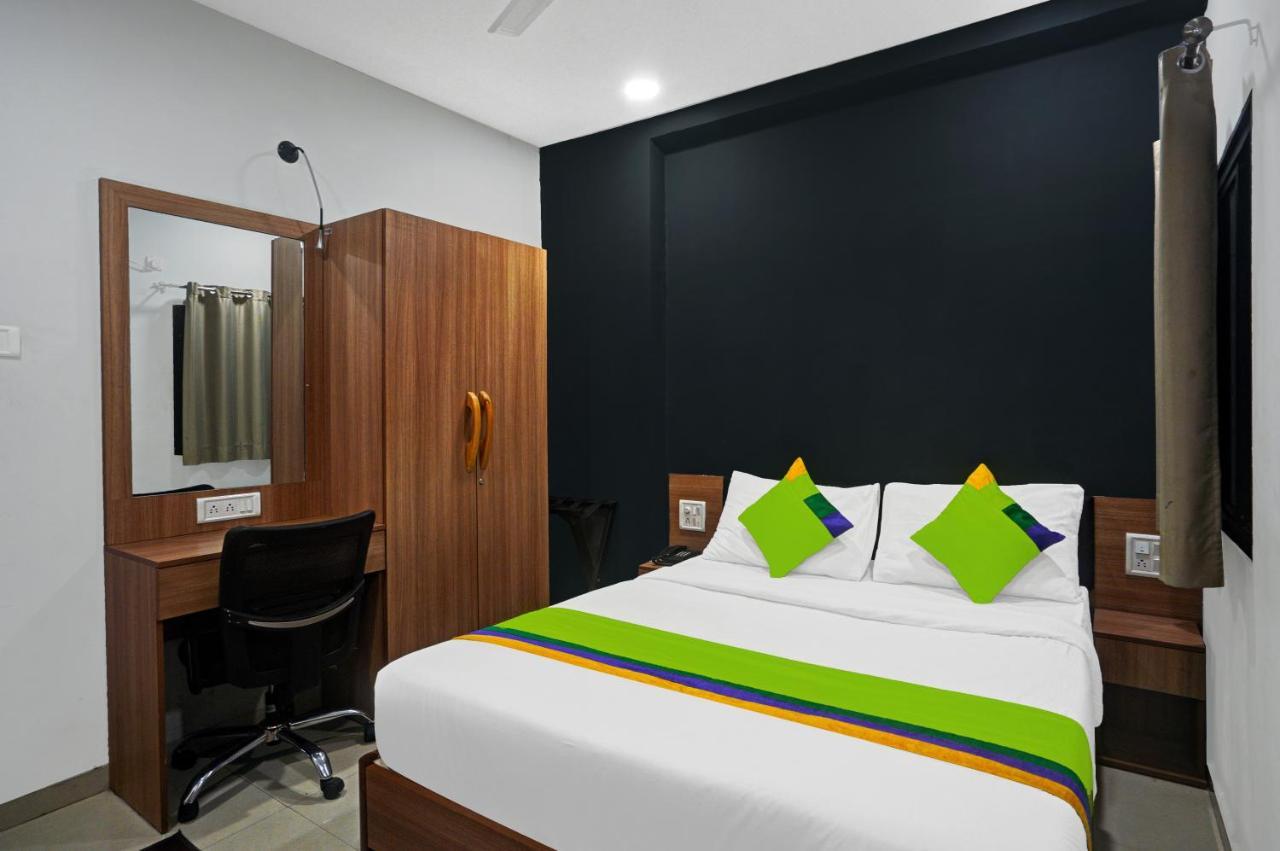 Hotel Wow Surat Exterior foto