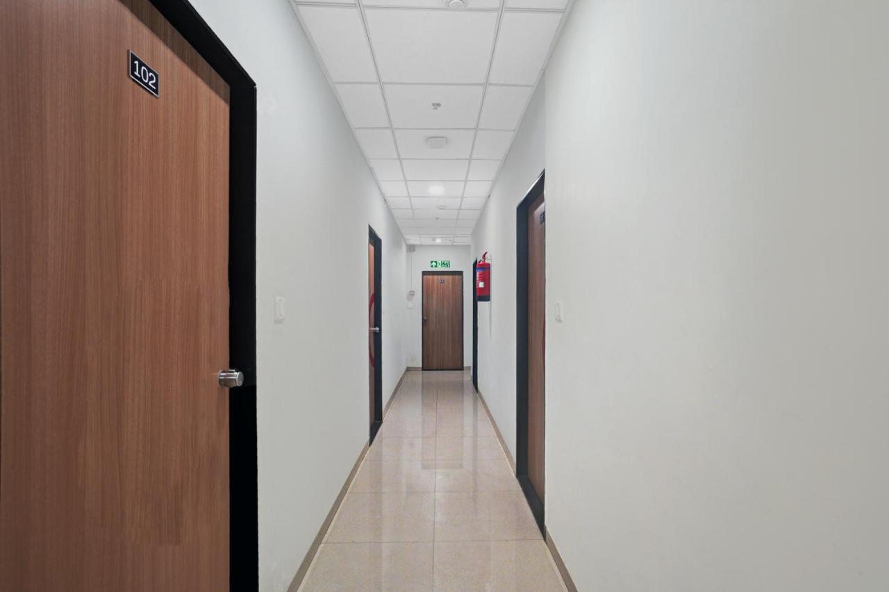 Hotel Wow Surat Exterior foto